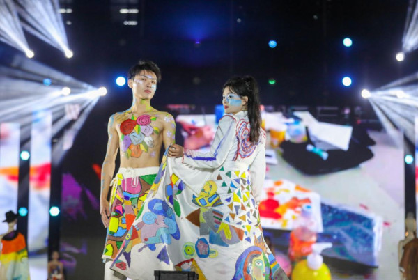 策略池 青岛航空科技职业学院华服盛宴：非遗与时尚共舞，青春与专业交融