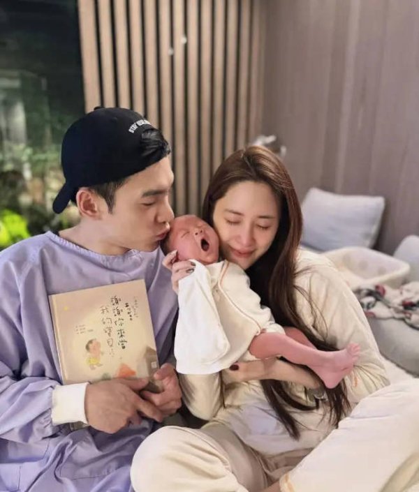 倍悦网配资 张书豪谈及和欧阳妮妮搬家杭州 舍不得和宝宝分开
