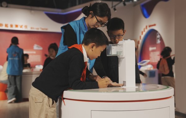 金信达 什么是健康生活的正确打开方式？这群小学生走进高校探寻答案