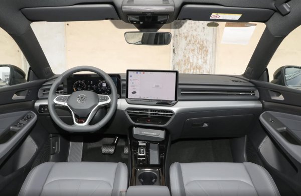 点石策略 大众凌渡L：2.0T动力配无框车门，年轻人的菜！