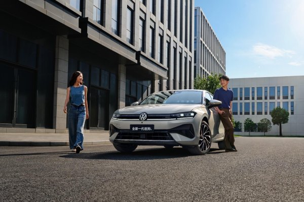 无忧配 新速腾L领航, 120km／h下的智能变道，未来驾驶的优雅革新